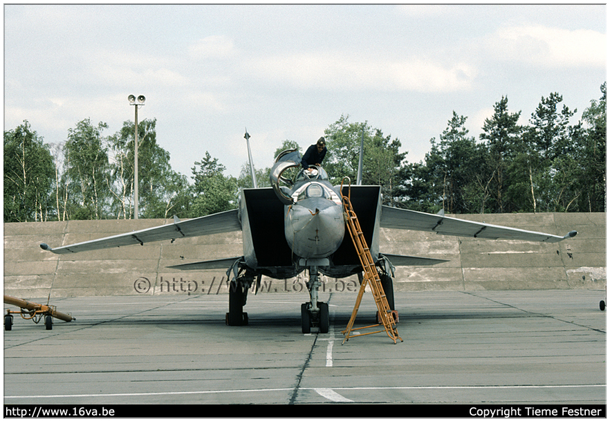 .MiG-25RU '02'