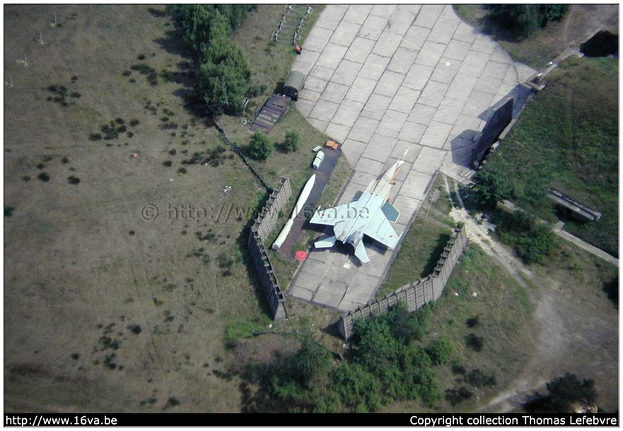.MiG-25R