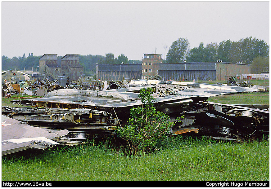 .Yak-27 wings