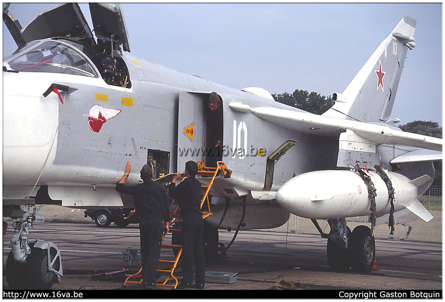 .Su-24MR '10' close up