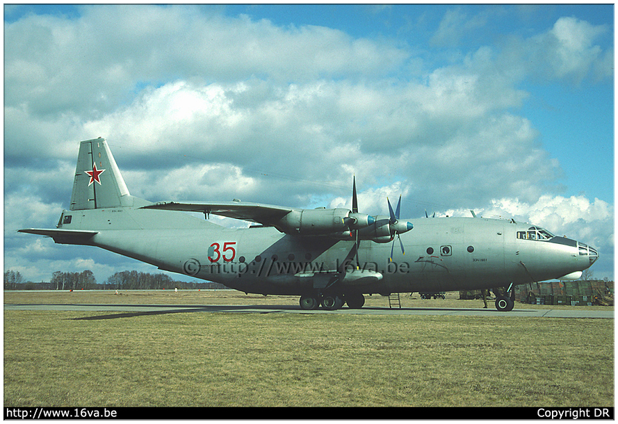 .An-12B '35'