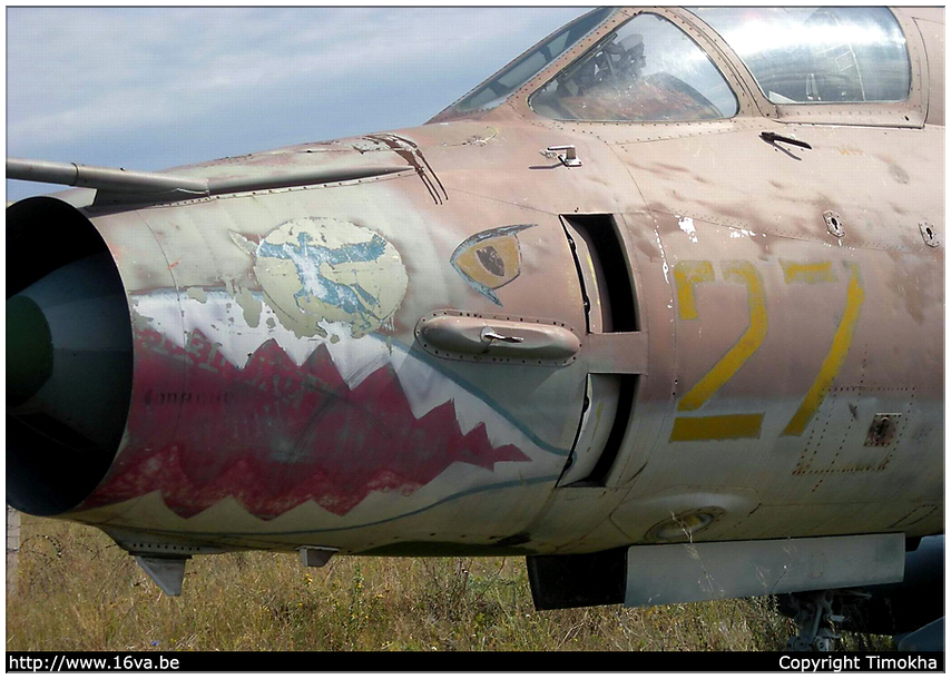 .Su-17M4 '27' nose art
