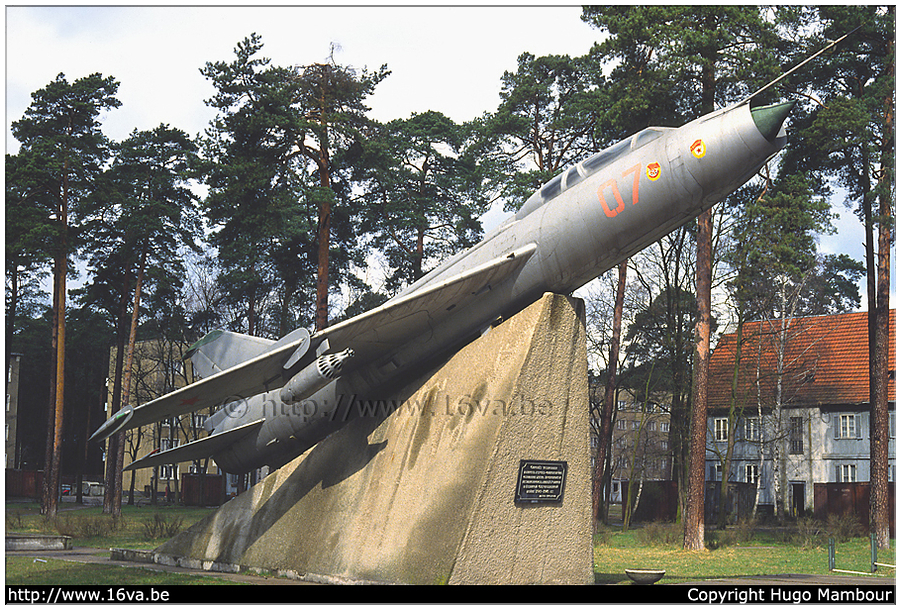 .Su-7U