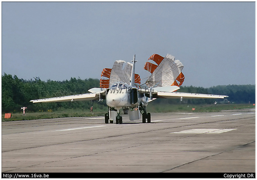 .Su-24MR chutes